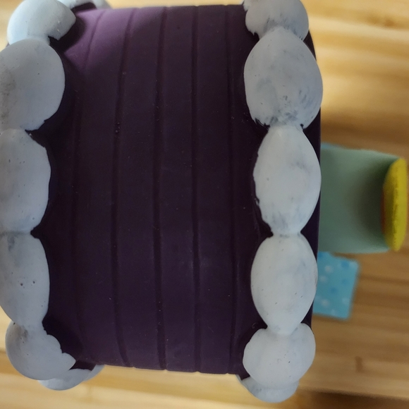 NWT Buttons and Bones Squeaky Dog Toy in Birthday Cake Shape - Picture 2 of 6